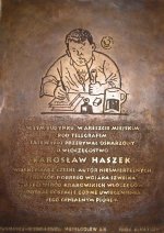 Tablica pamiątkowa Jarosława Haszka